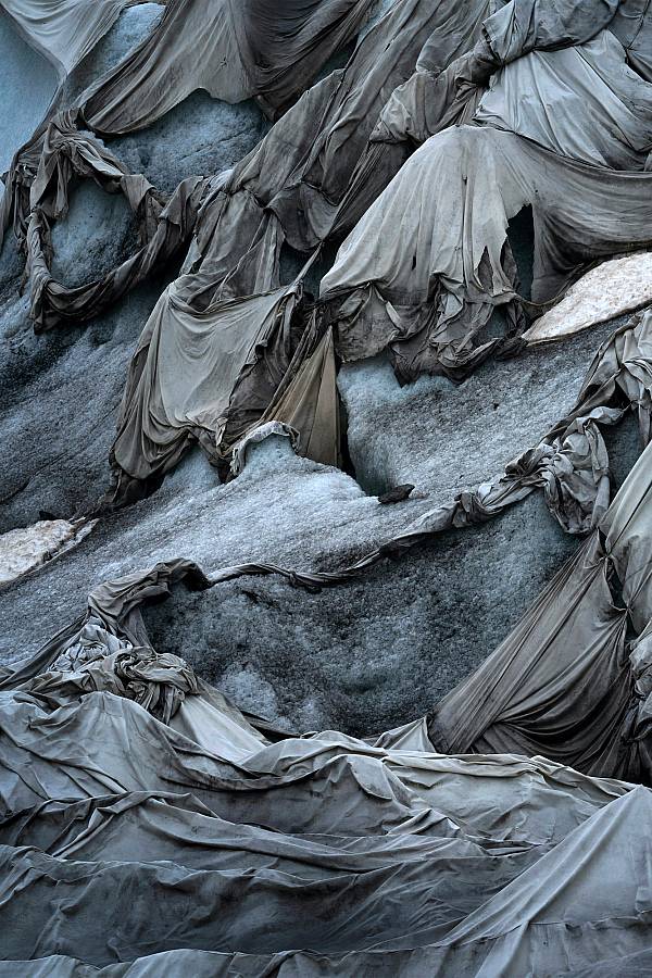 Rhonegletscher outside #2 . 2019 .  100 x 67 cm / 150 x 100 cm