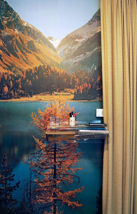 Telefonregal am See